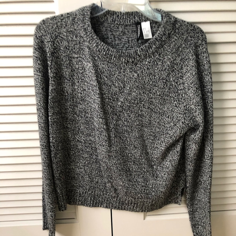 Grey/White sweater